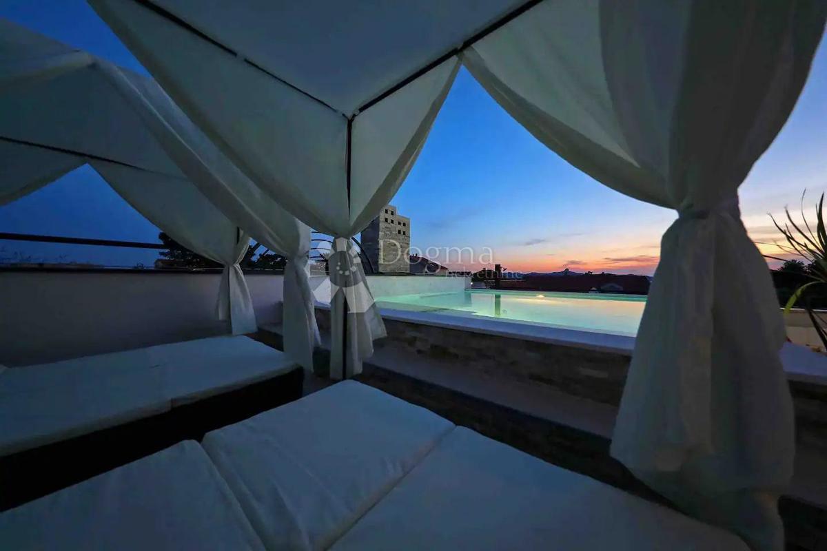 Sanjski penthouse - strešna terasa in bazen