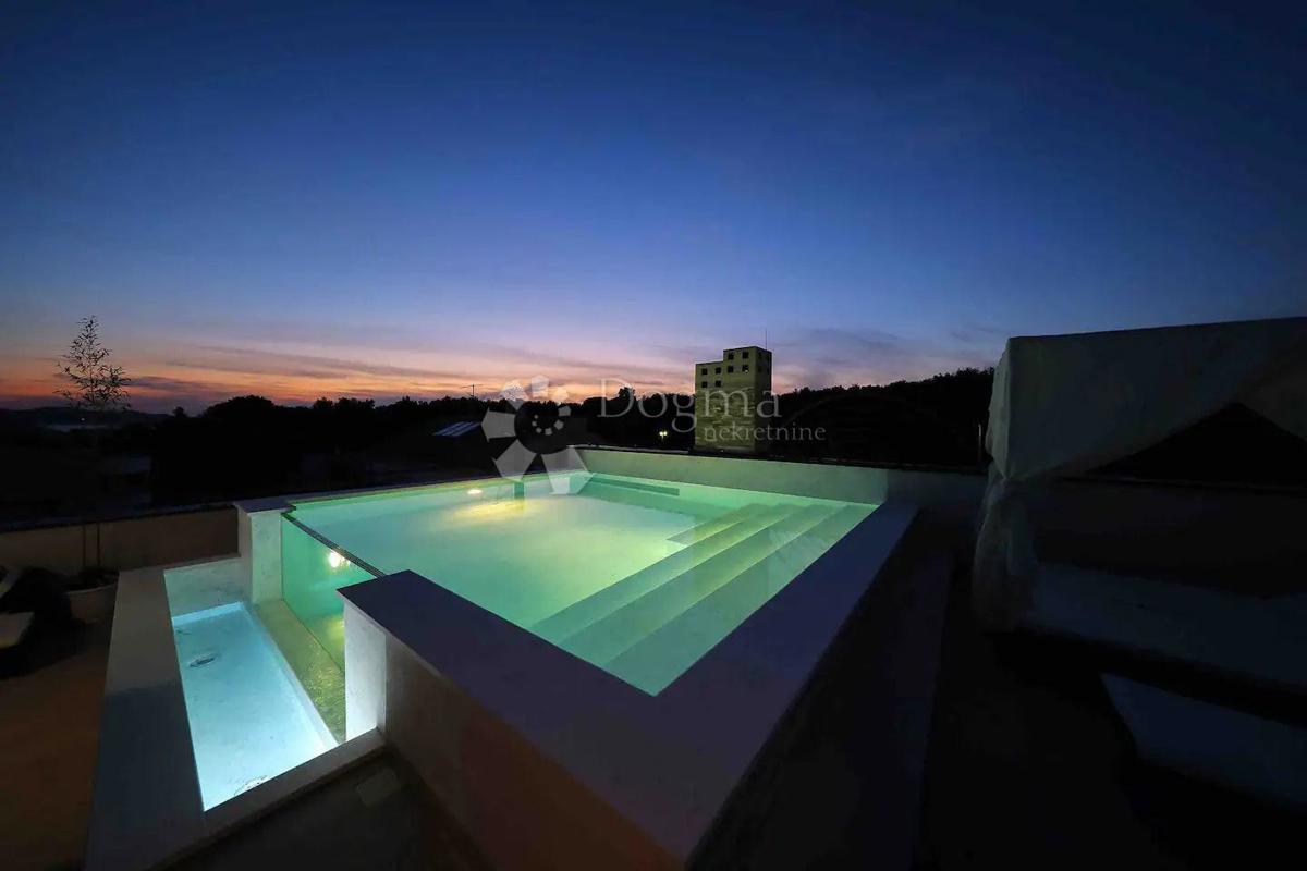 Sanjski penthouse - strešna terasa in bazen
