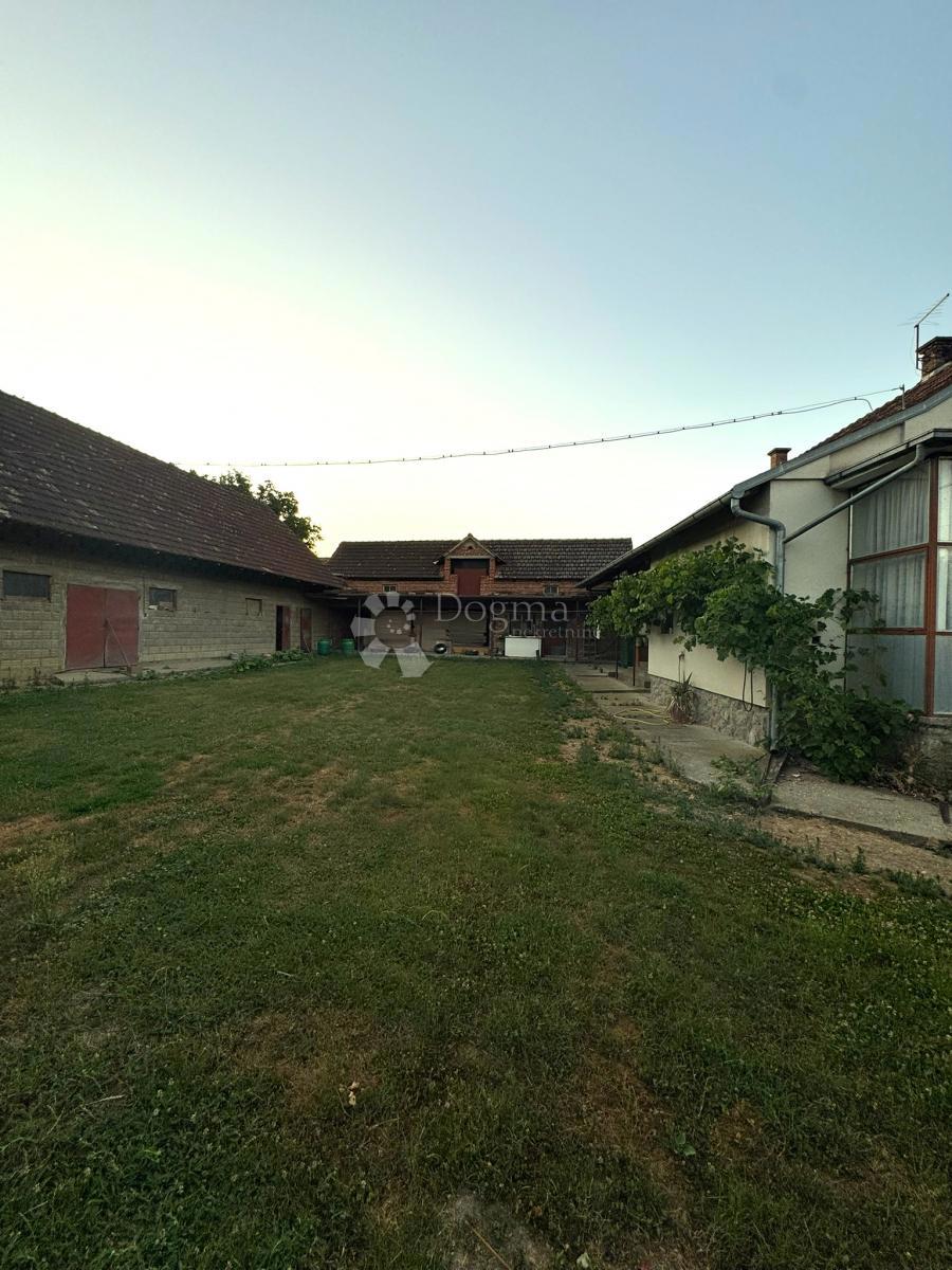 Hiša Kobasičari, Kapela, 220m2