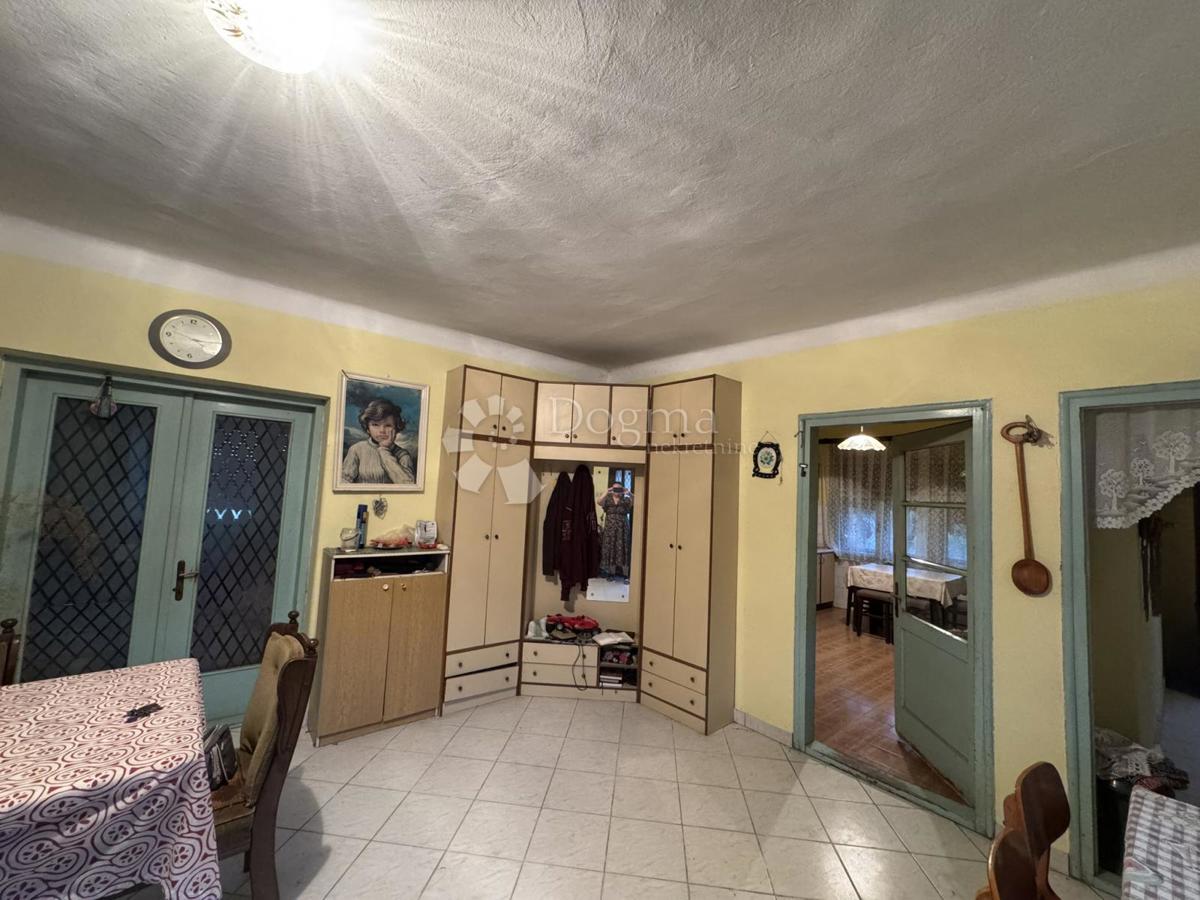 Hiša Kobasičari, Kapela, 220m2
