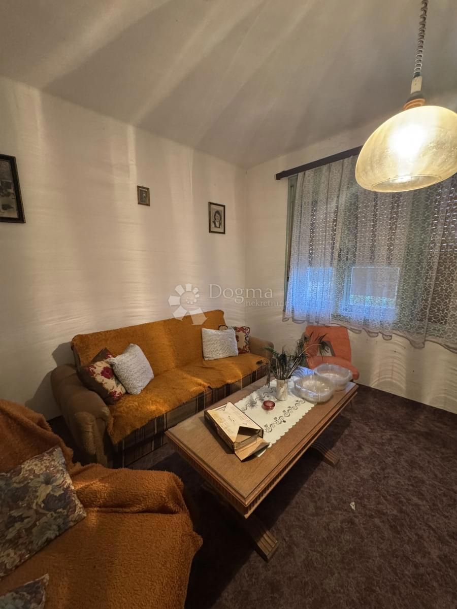 Hiša Kobasičari, Kapela, 220m2