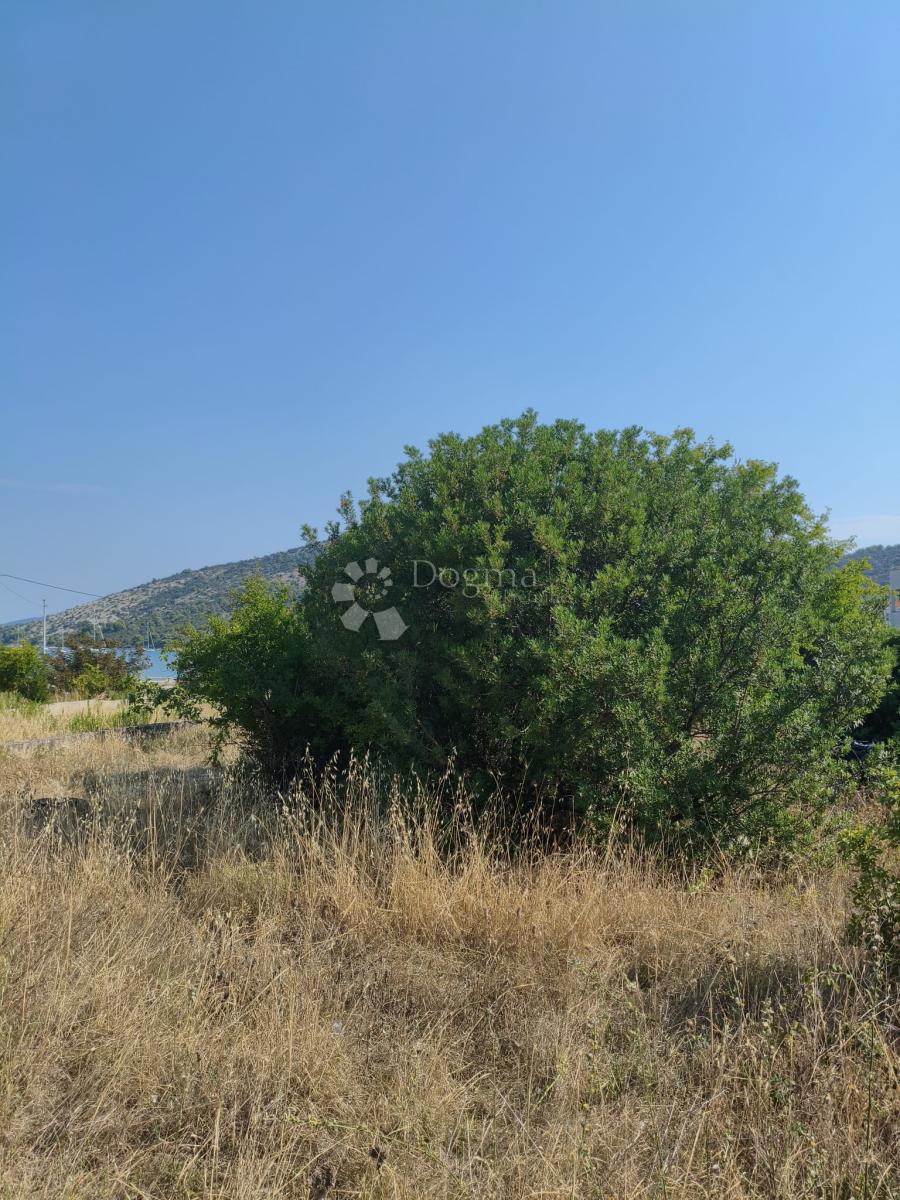 Zazidljivo zemljišče Vinišće, Marina, 300m2