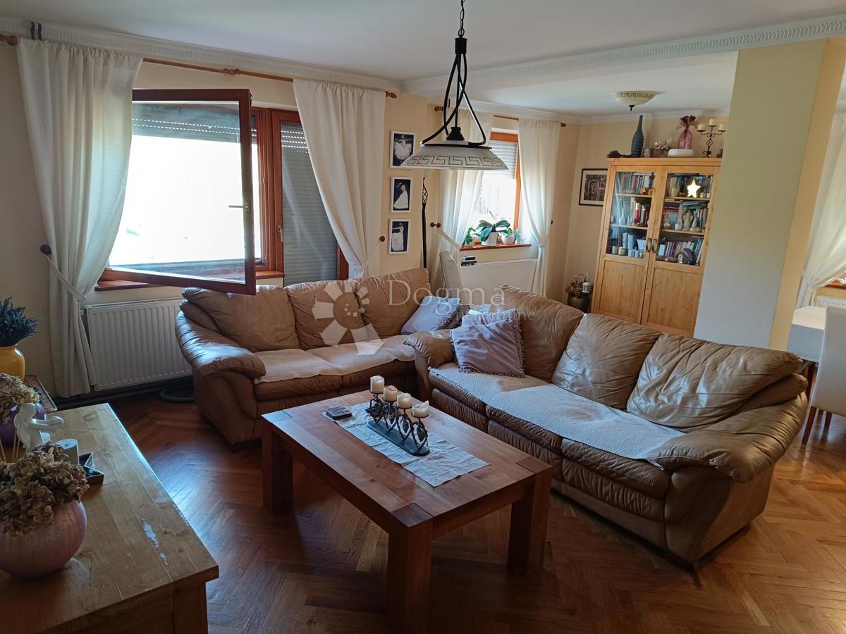 Hiša Borovo Naselje, Vukovar, 449m2