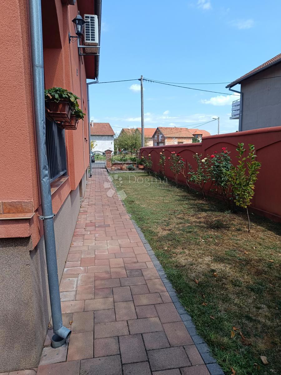 Hiša Borovo Naselje, Vukovar, 449m2