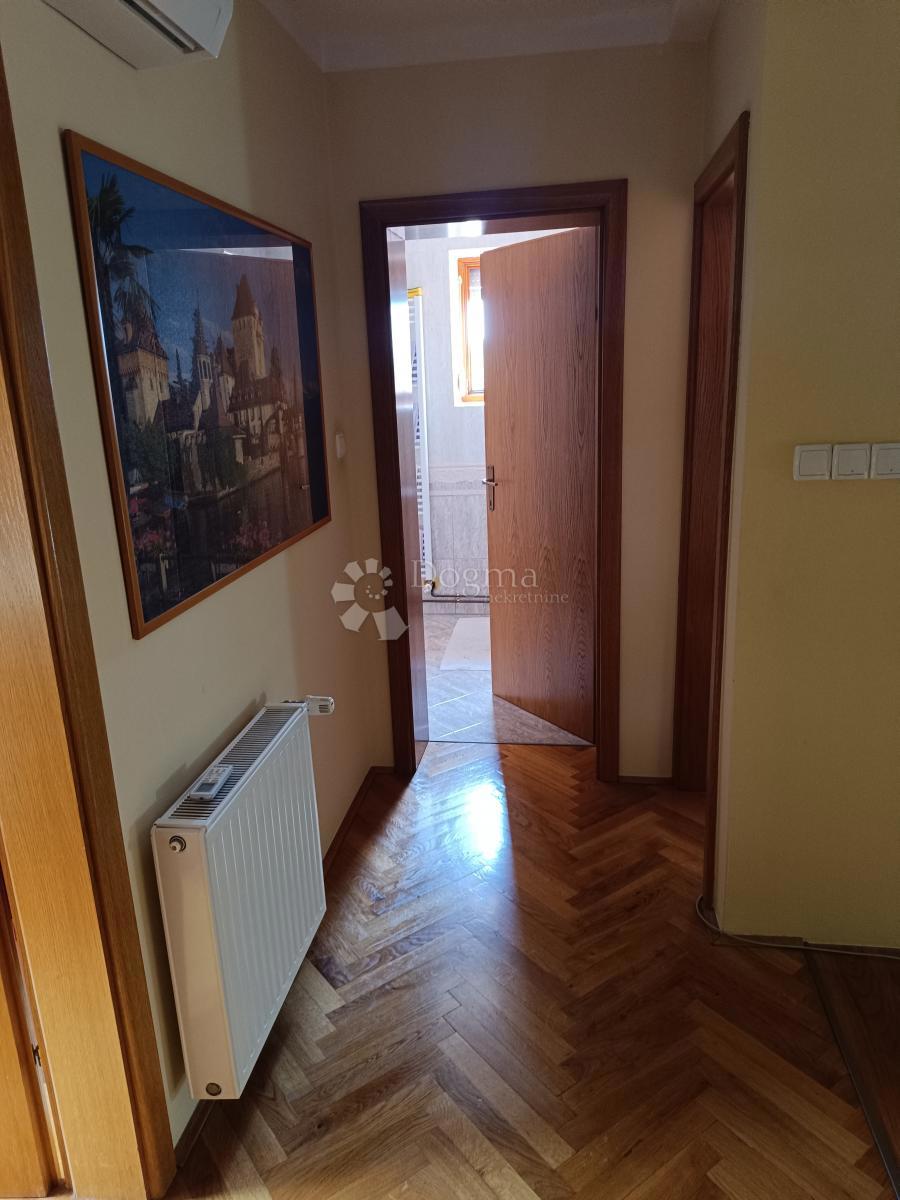 Hiša Borovo Naselje, Vukovar, 449m2