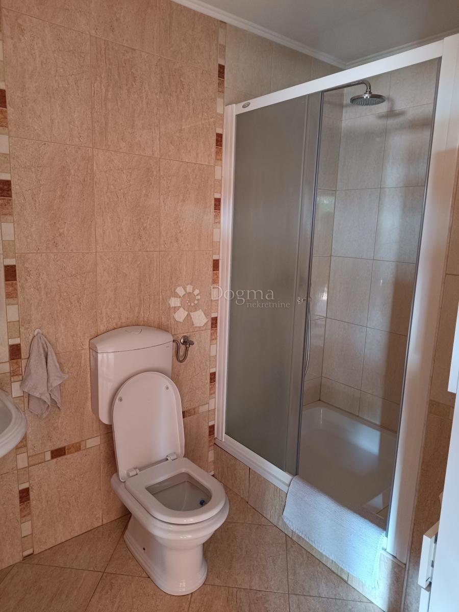 Hiša Borovo Naselje, Vukovar, 449m2