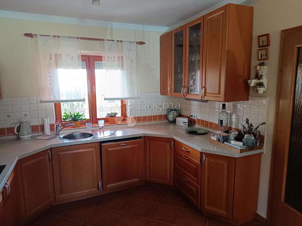 Hiša Borovo Naselje, Vukovar, 449m2