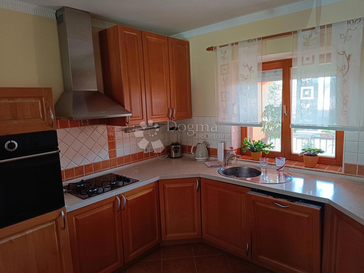 Hiša Borovo Naselje, Vukovar, 449m2