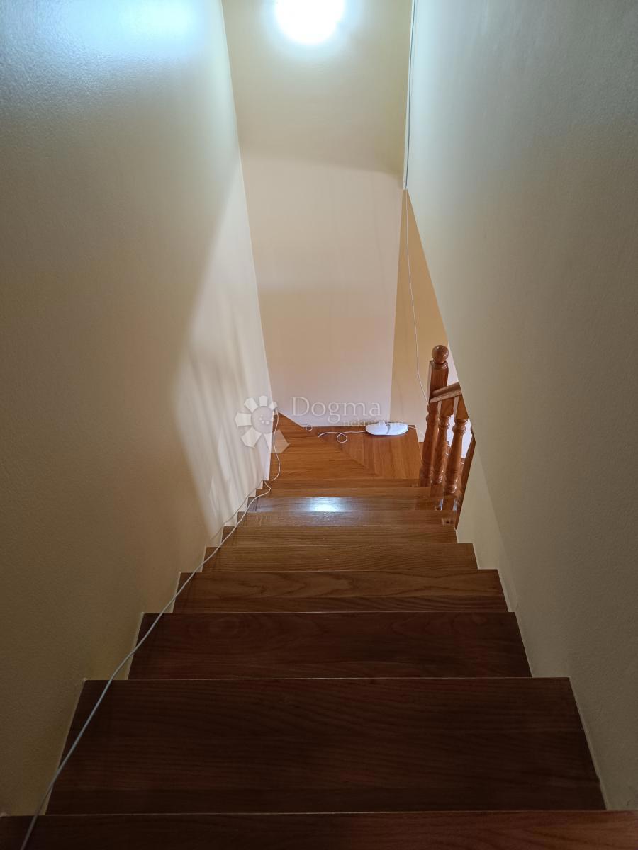Hiša Borovo Naselje, Vukovar, 449m2