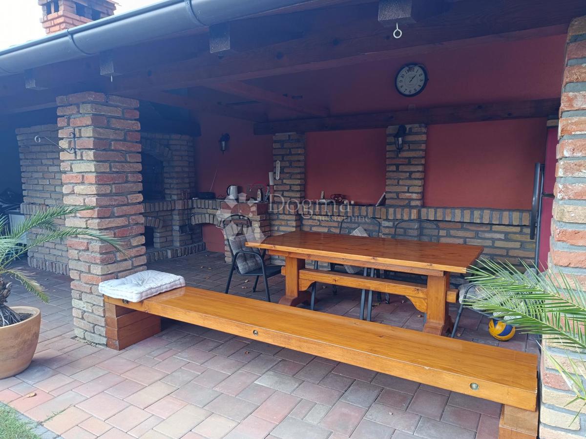 Hiša Borovo Naselje, Vukovar, 449m2