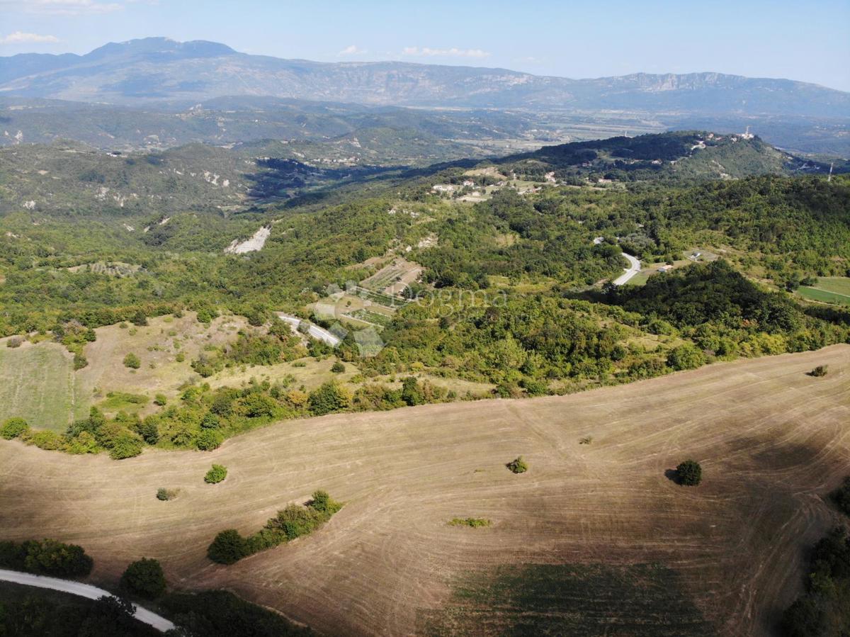 Kmetijsko zemljišče Gračišće, 8.553m2