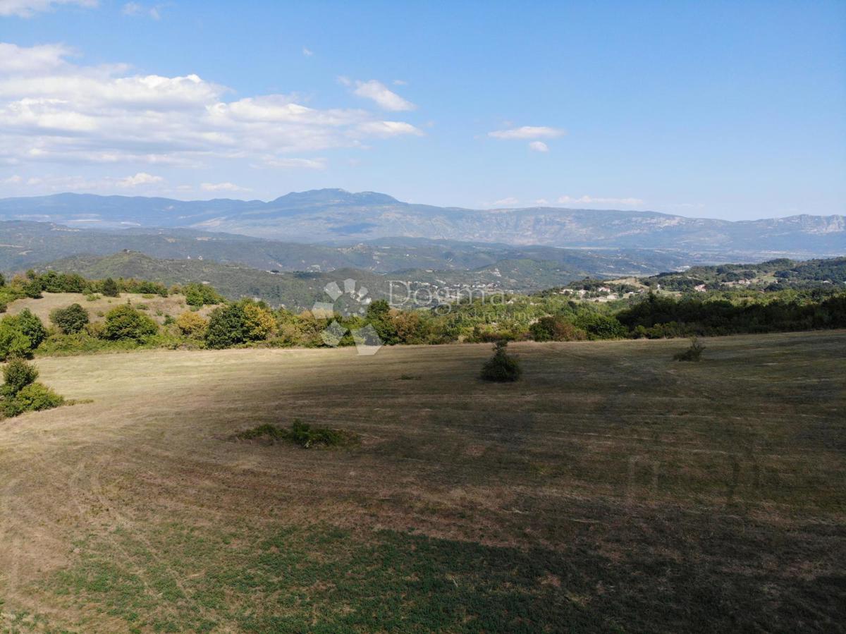 Kmetijsko zemljišče Gračišće, 8.553m2