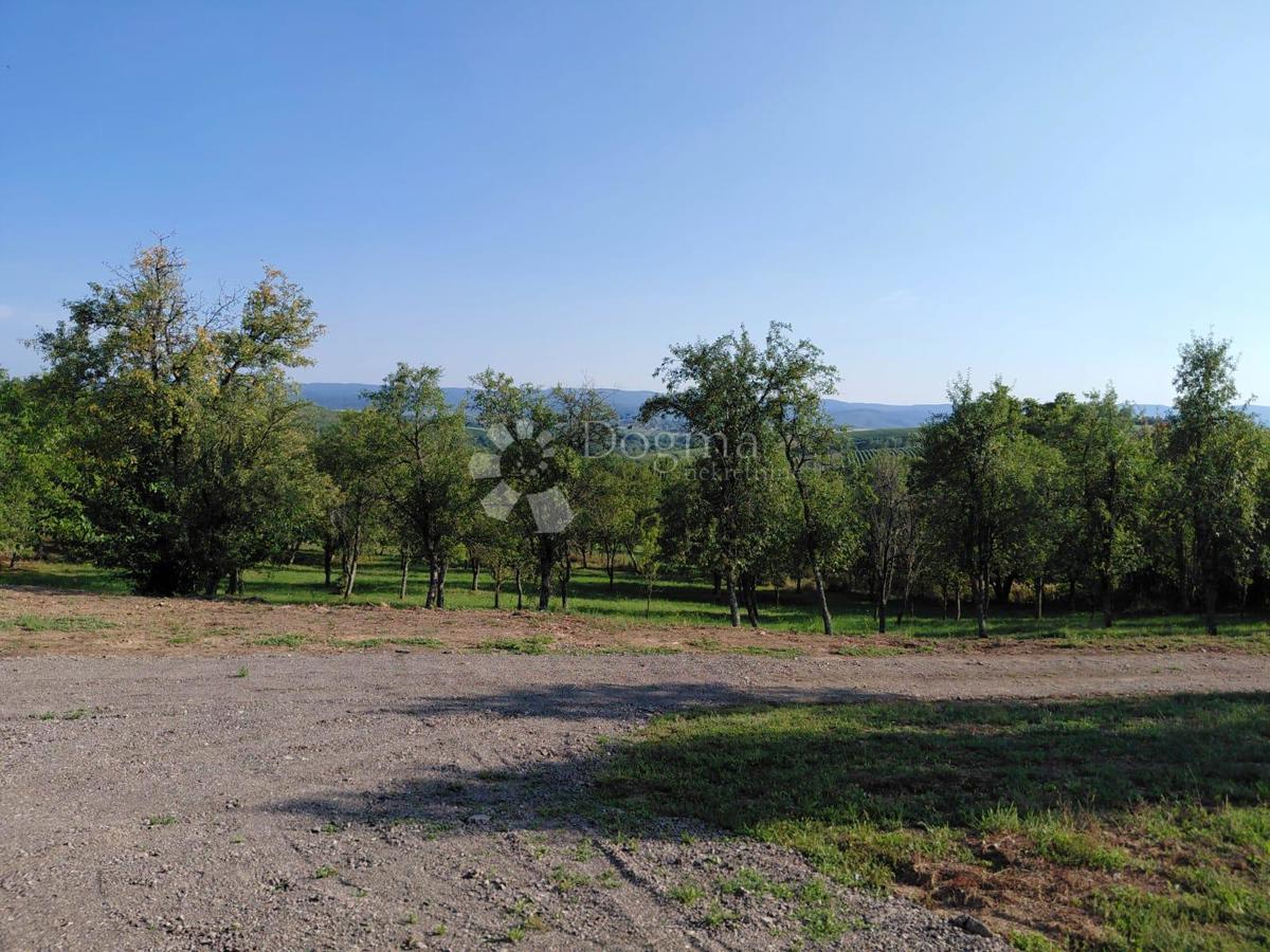 ČAGLIN - ODLIČNA HIŠA S ČUDOVITIM RAZGLEDOM 