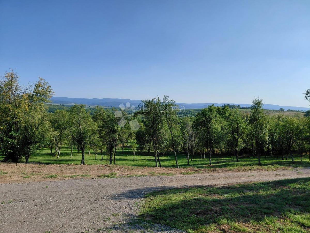 ČAGLIN - ODLIČNA HIŠA S ČUDOVITIM RAZGLEDOM 