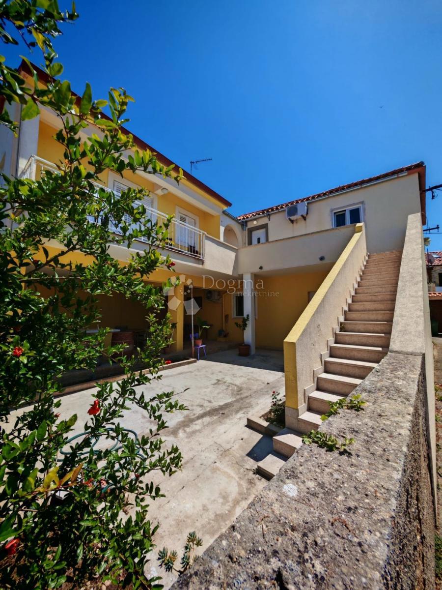 Hiša Petrčane, Zadar - Okolica, 185m2