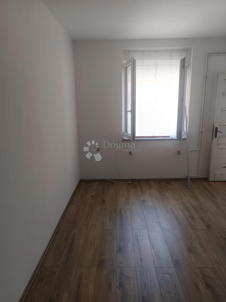 Stanovanje Centar, Gospić, 50m2