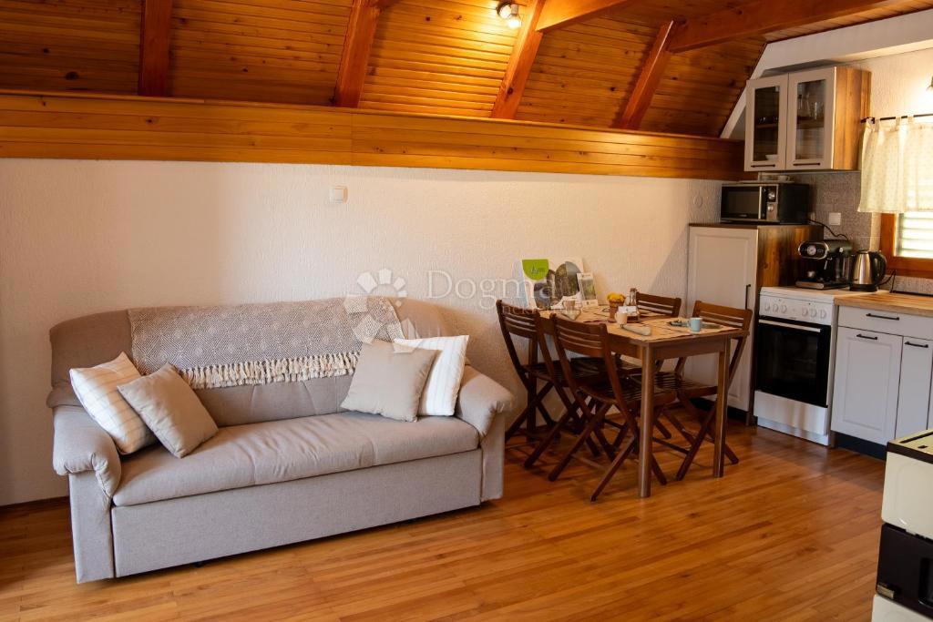 Hiša Brod na Kupi, Delnice, 130m2