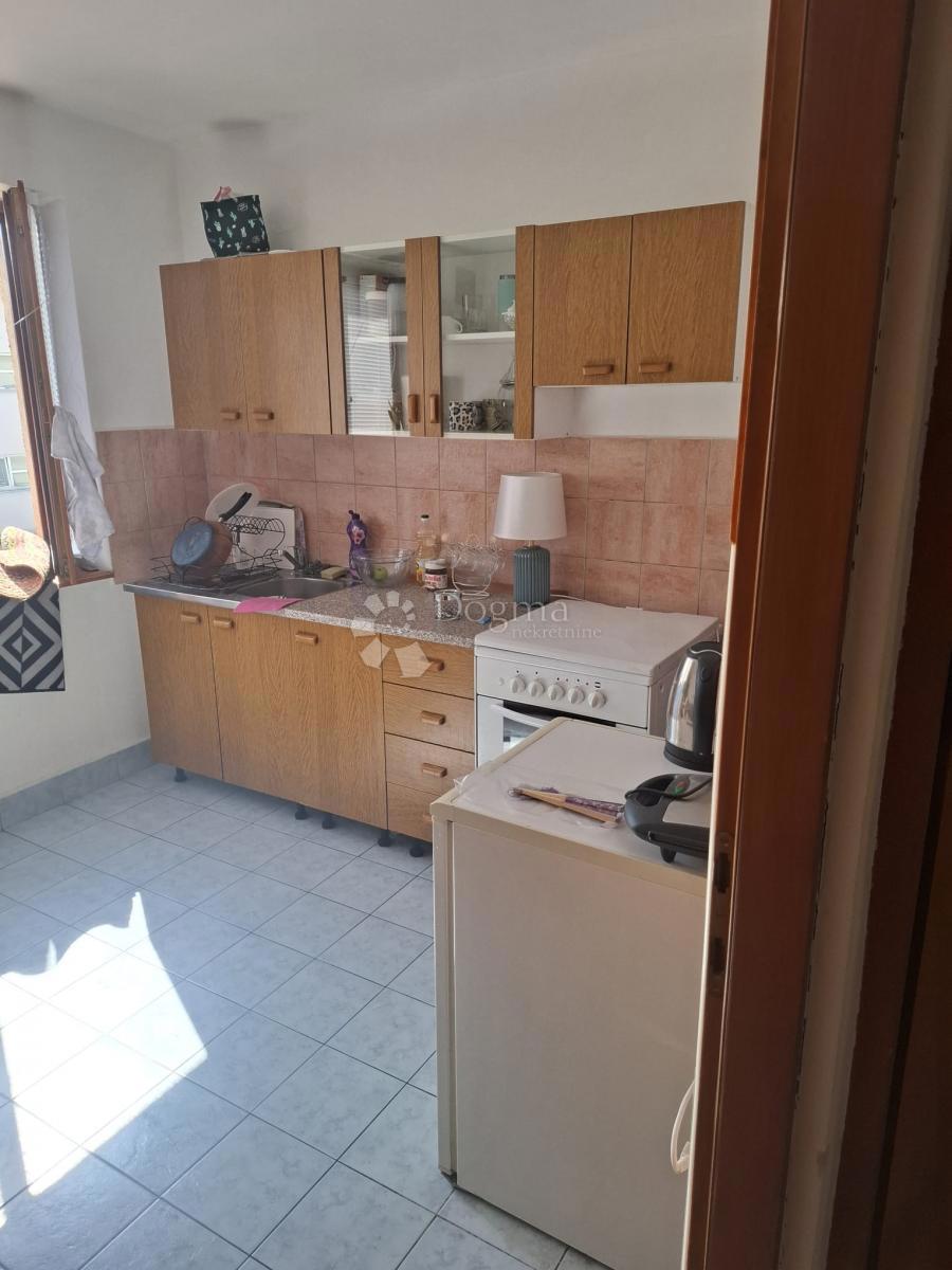 Stanovanje Donji Lapac, 58m2