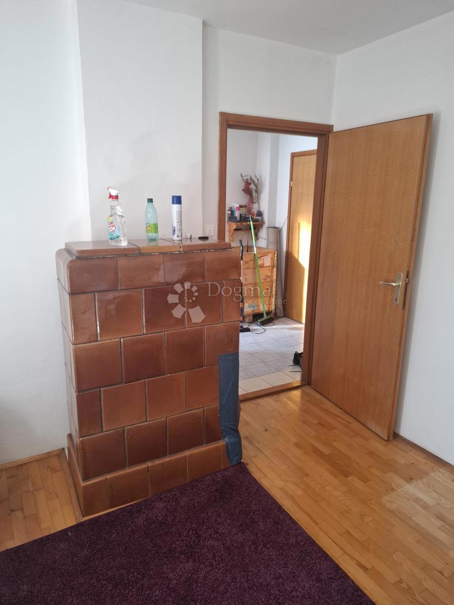 Stanovanje Donji Lapac, 58m2