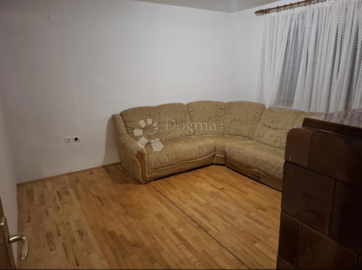 Stanovanje Donji Lapac, 58m2