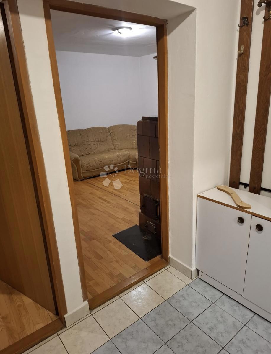 Stanovanje Donji Lapac, 58m2