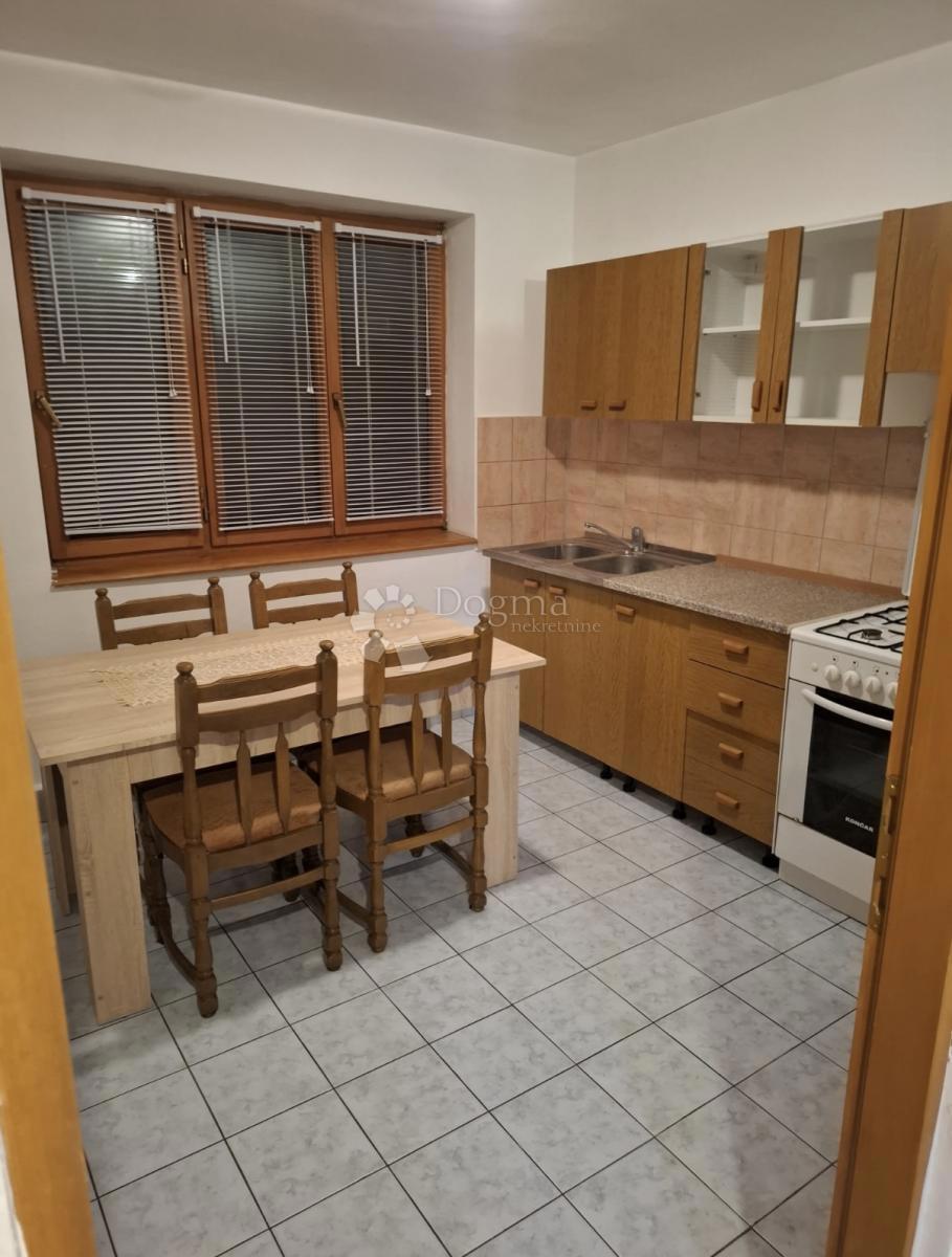 Stanovanje Donji Lapac, 58m2