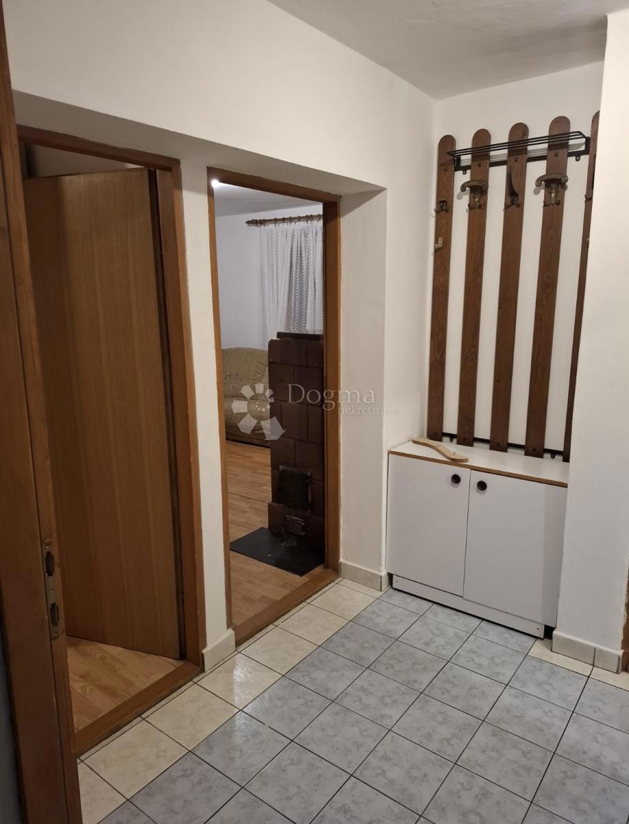 Stanovanje Donji Lapac, 58m2