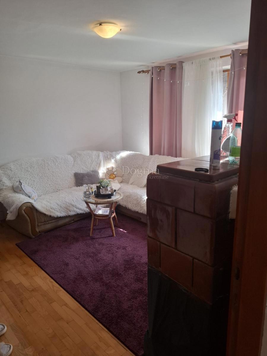 Stanovanje Donji Lapac, 58m2