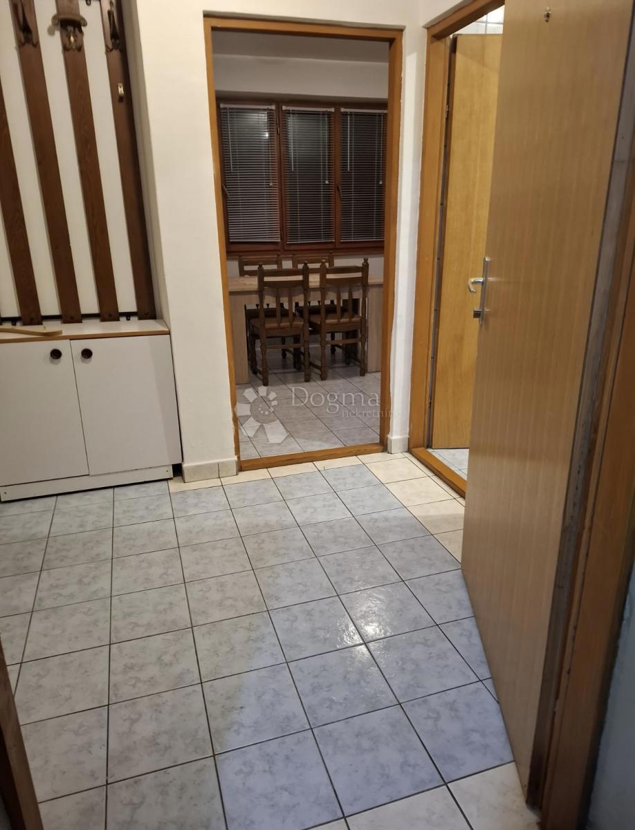 Stanovanje Donji Lapac, 58m2