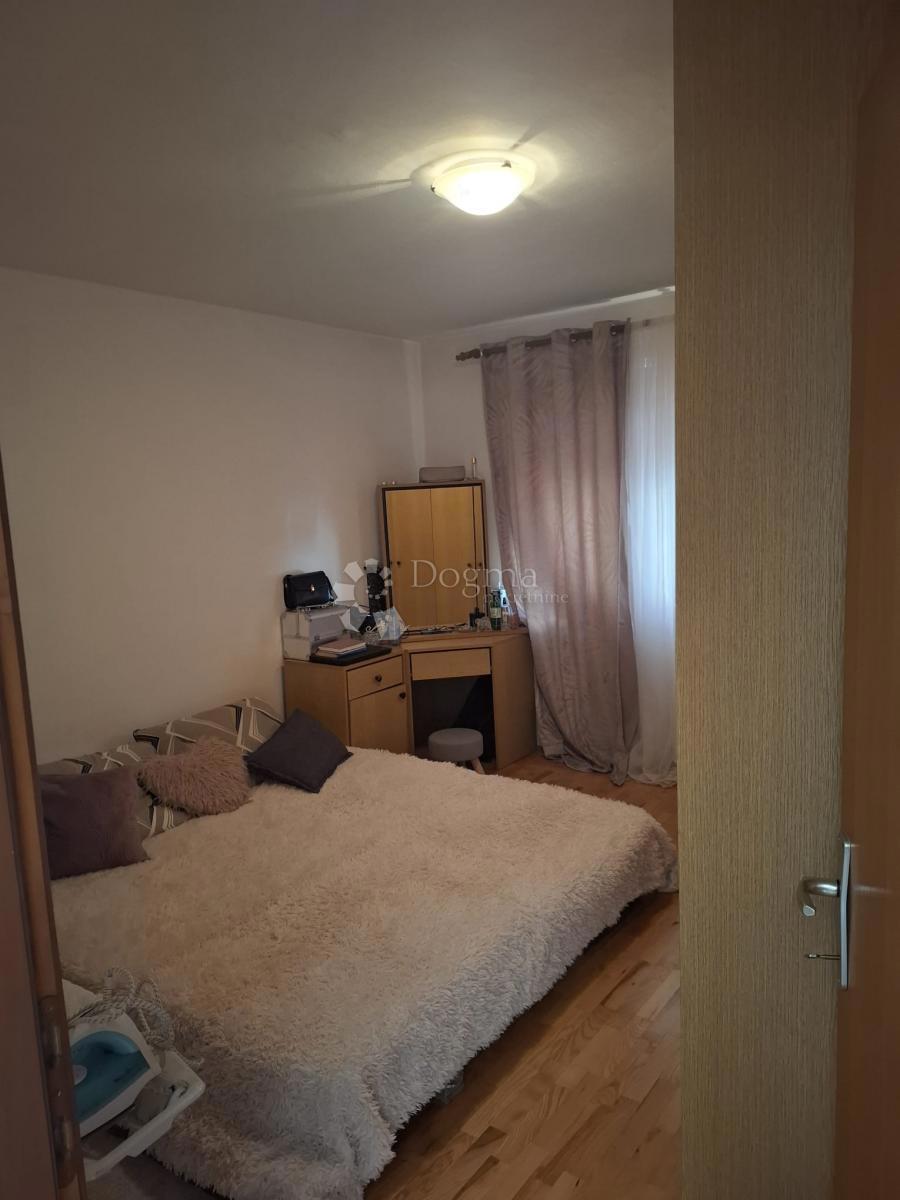 Stanovanje Donji Lapac, 58m2