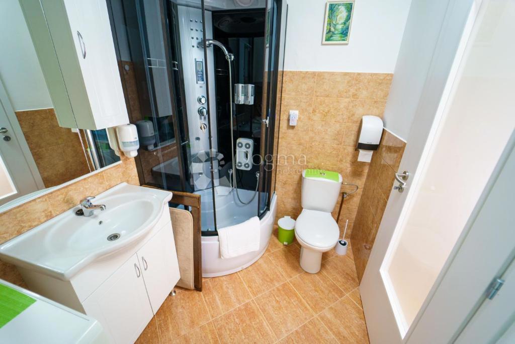 Hiša Lučice, Delnice, 200m2