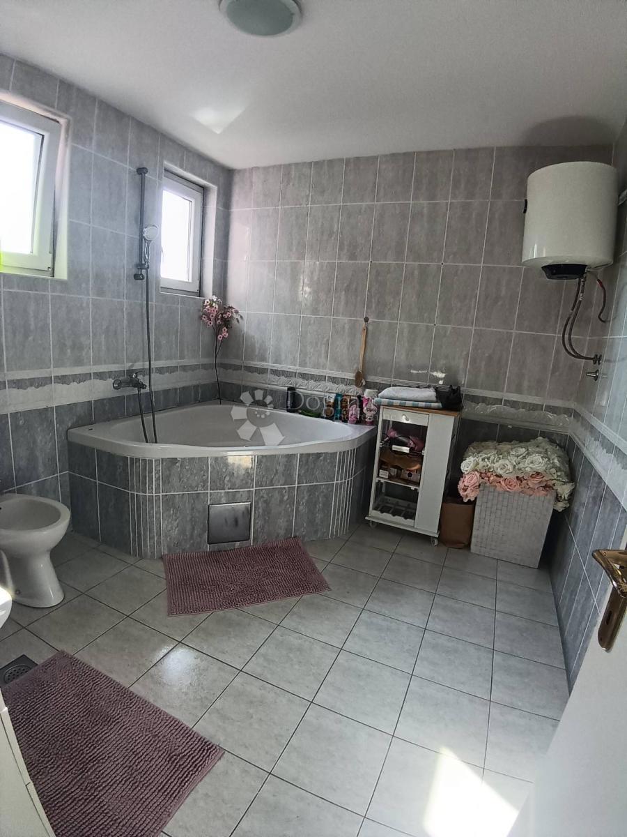 Hiša Višnjevac, Osijek - Okolica, 250m2