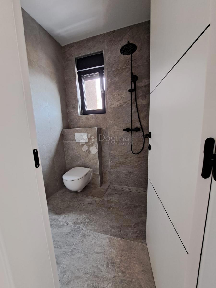 MODERNO PENTHOUSE z očarljivim razgledom, blizu morja – Novogradnja na otoku Pag