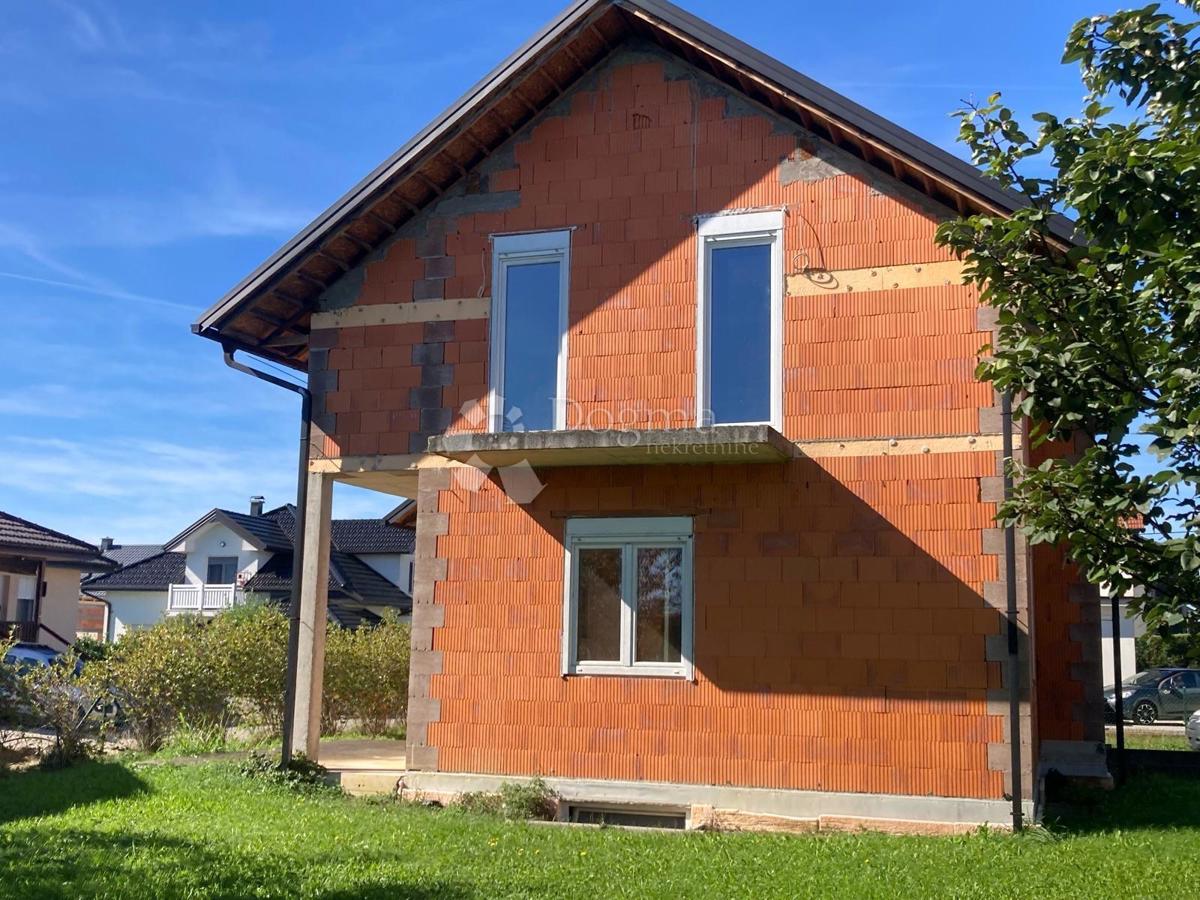 Hiša Brezovica, 313m2