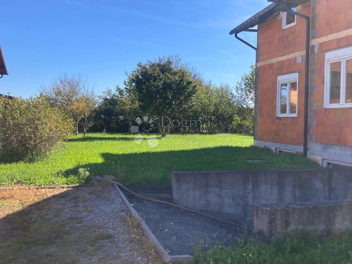 Hiša Brezovica, 313m2