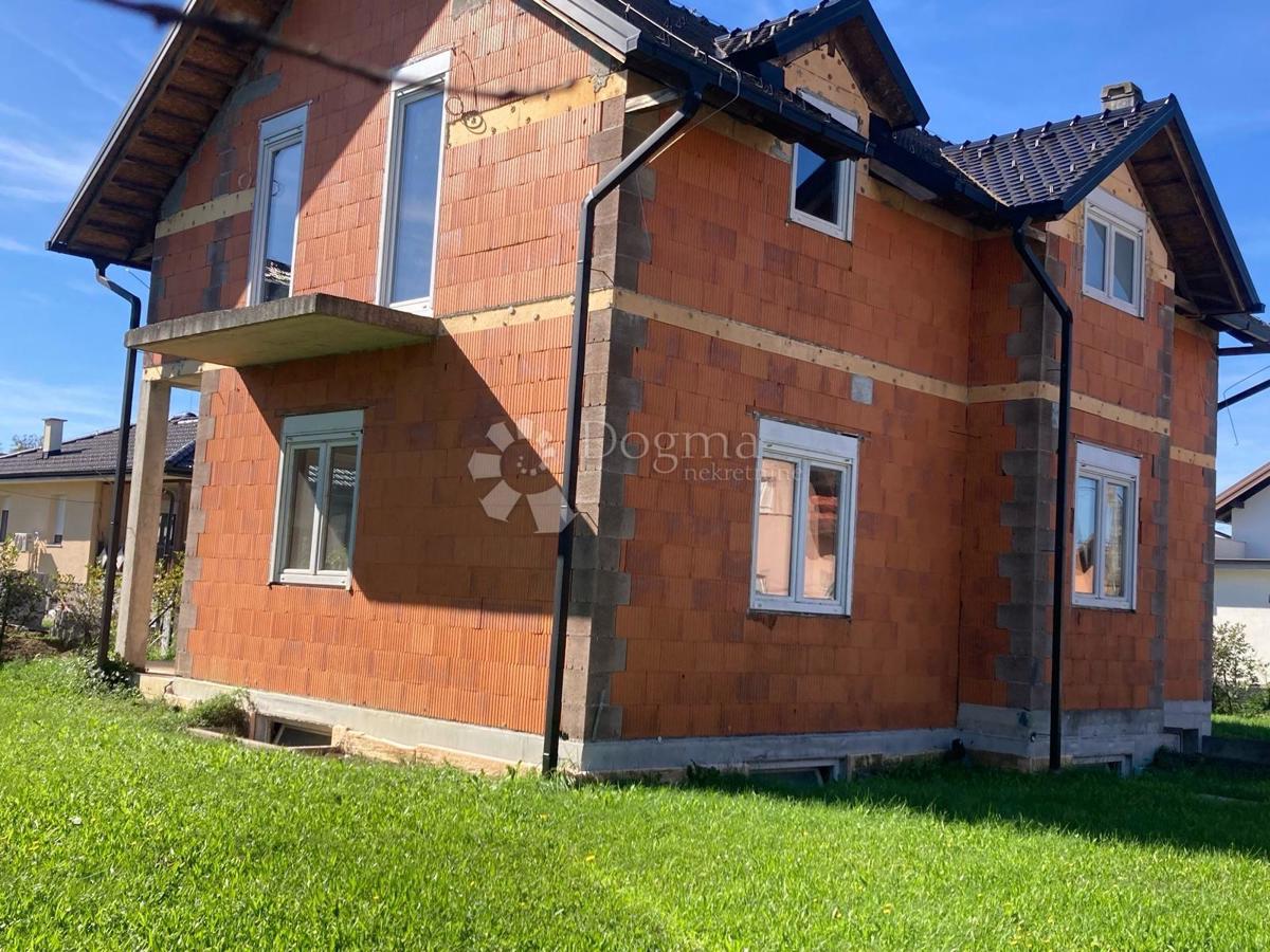 Hiša Brezovica, 313m2