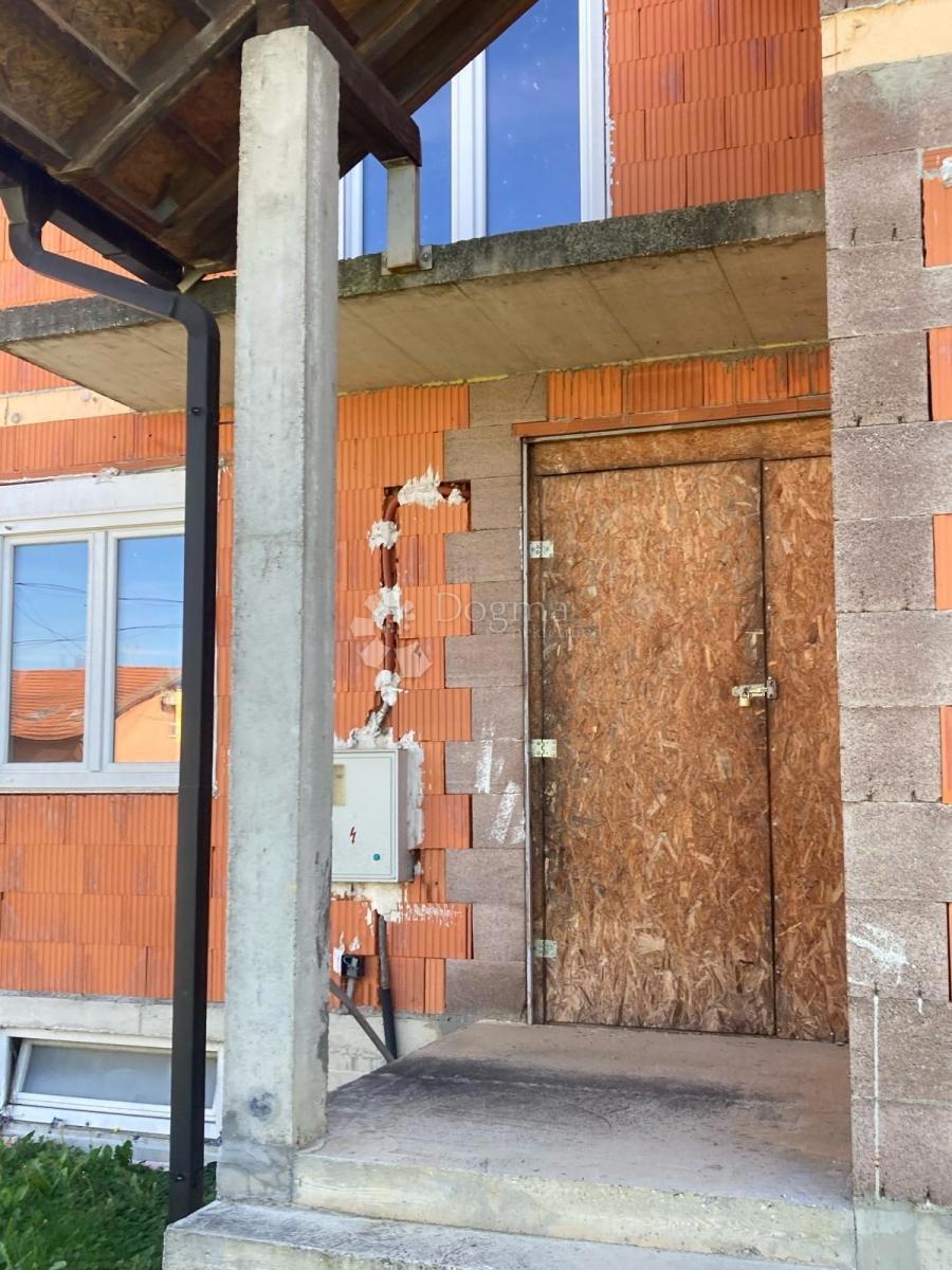 Hiša Brezovica, 313m2