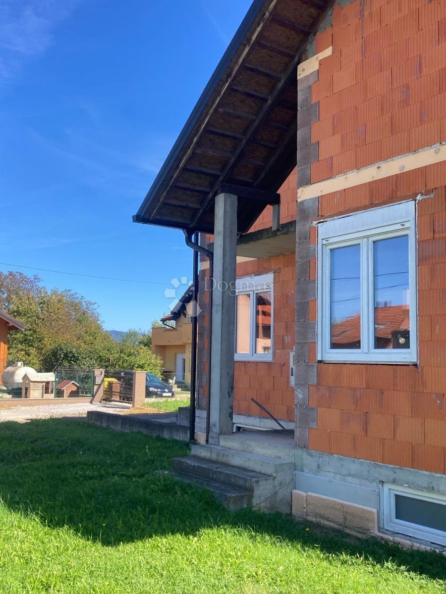 Hiša Brezovica, 313m2