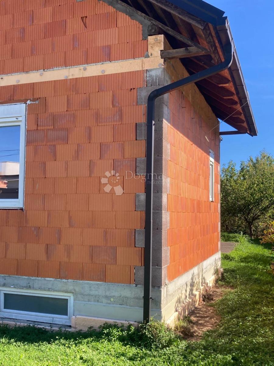 Hiša Brezovica, 313m2