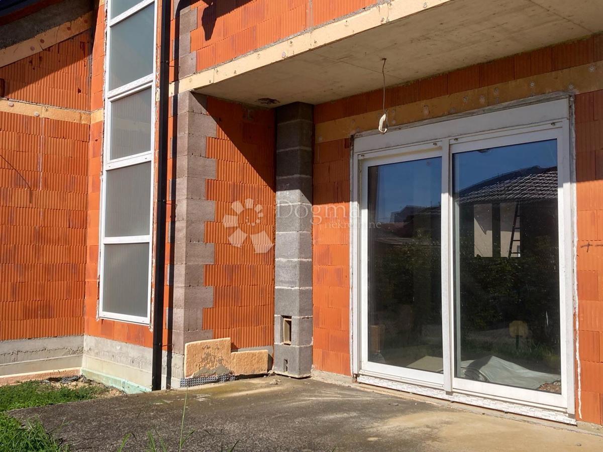 Hiša Brezovica, 313m2