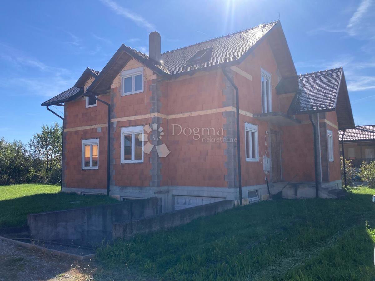 Hiša Brezovica, 313m2