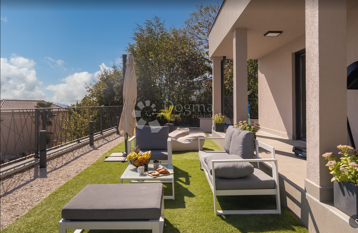 Hiša Opatija, 1.224m2