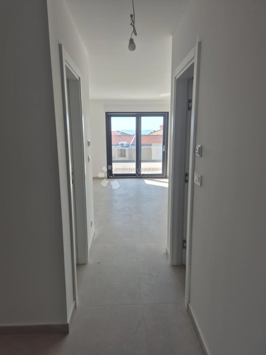 Stanovanje Okrug Gornji, Okrug, 85,83m2