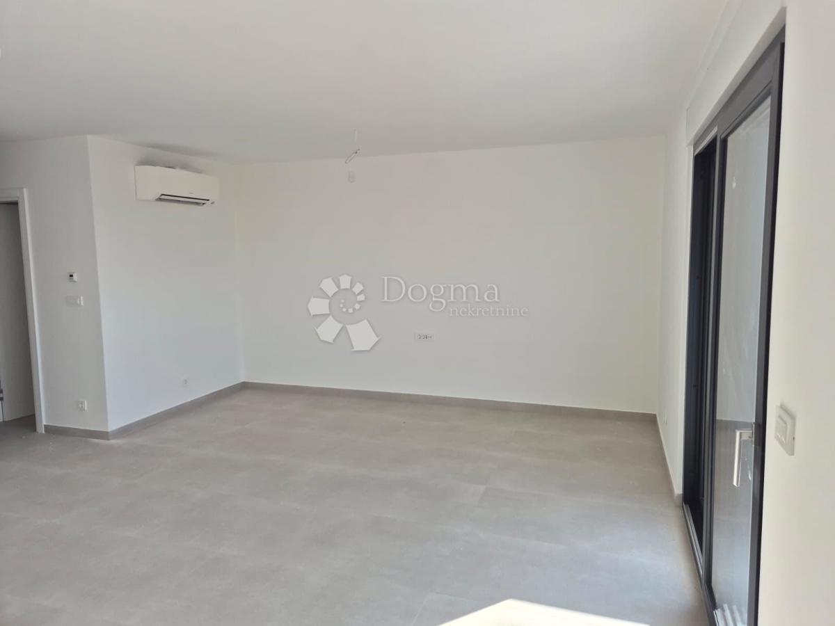 Stanovanje Okrug Gornji, Okrug, 85,83m2