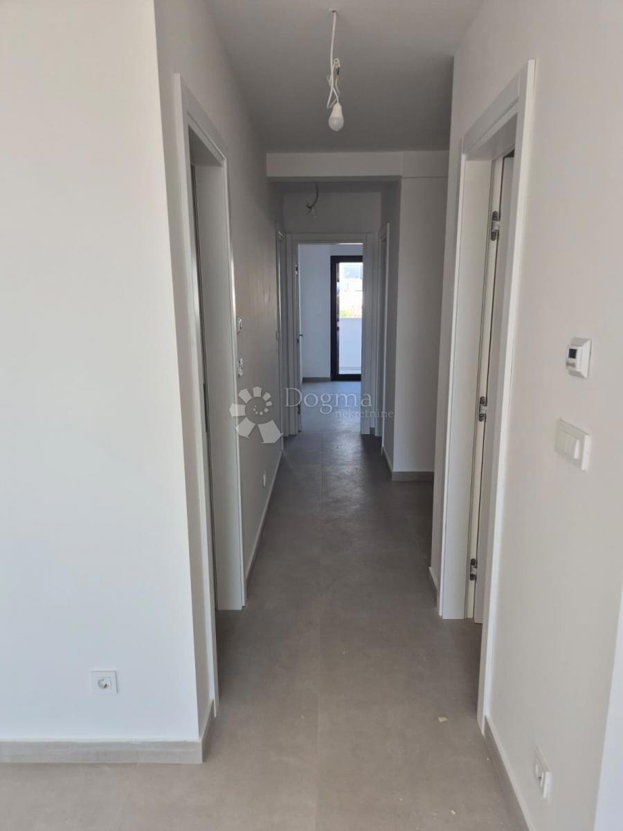 Stanovanje Okrug Gornji, Okrug, 85,83m2