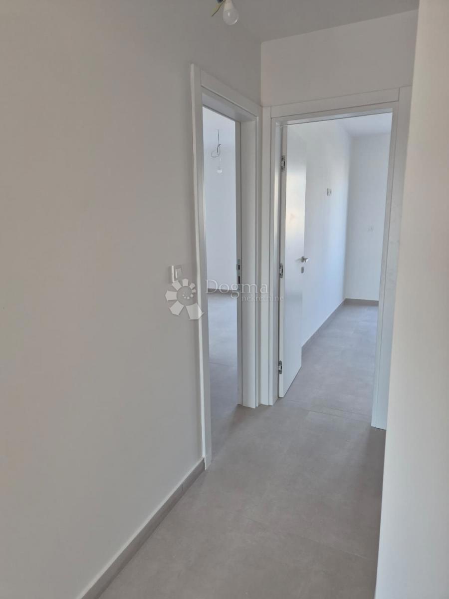 Stanovanje Okrug Gornji, Okrug, 85,83m2