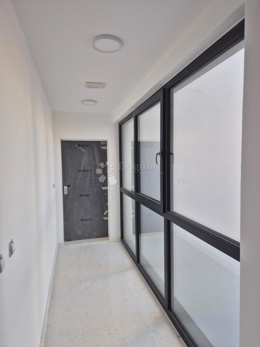 Stanovanje Okrug Gornji, Okrug, 85,83m2