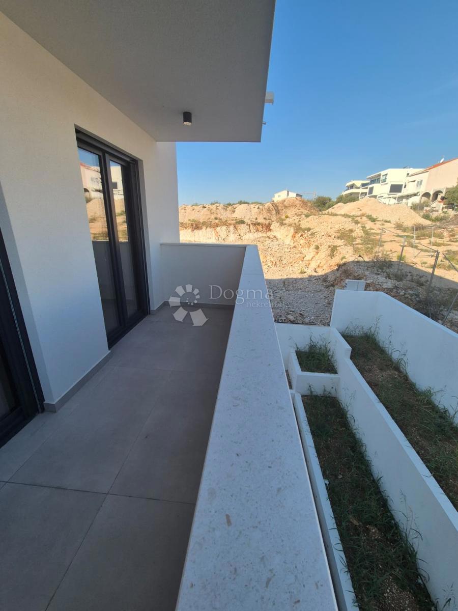 Stanovanje Okrug Gornji, Okrug, 85,83m2