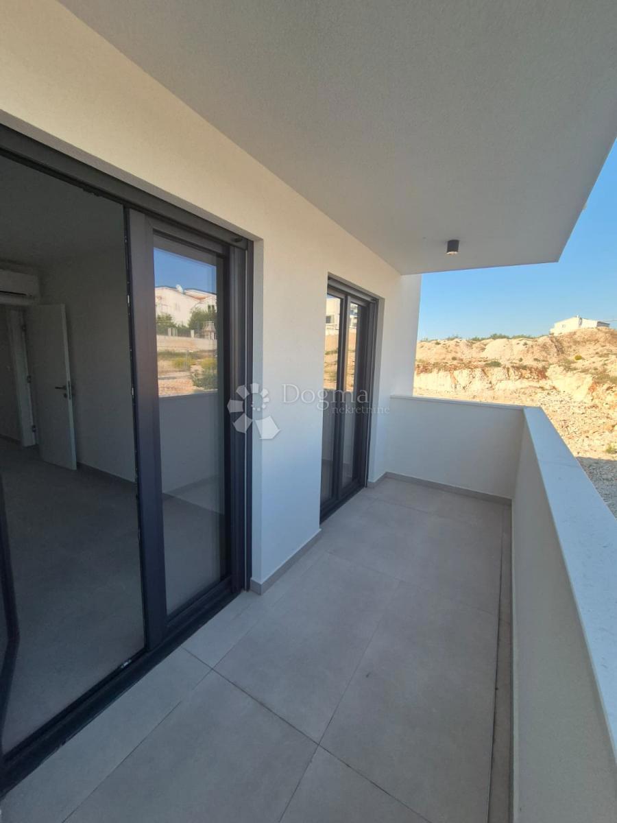 Stanovanje Okrug Gornji, Okrug, 85,83m2