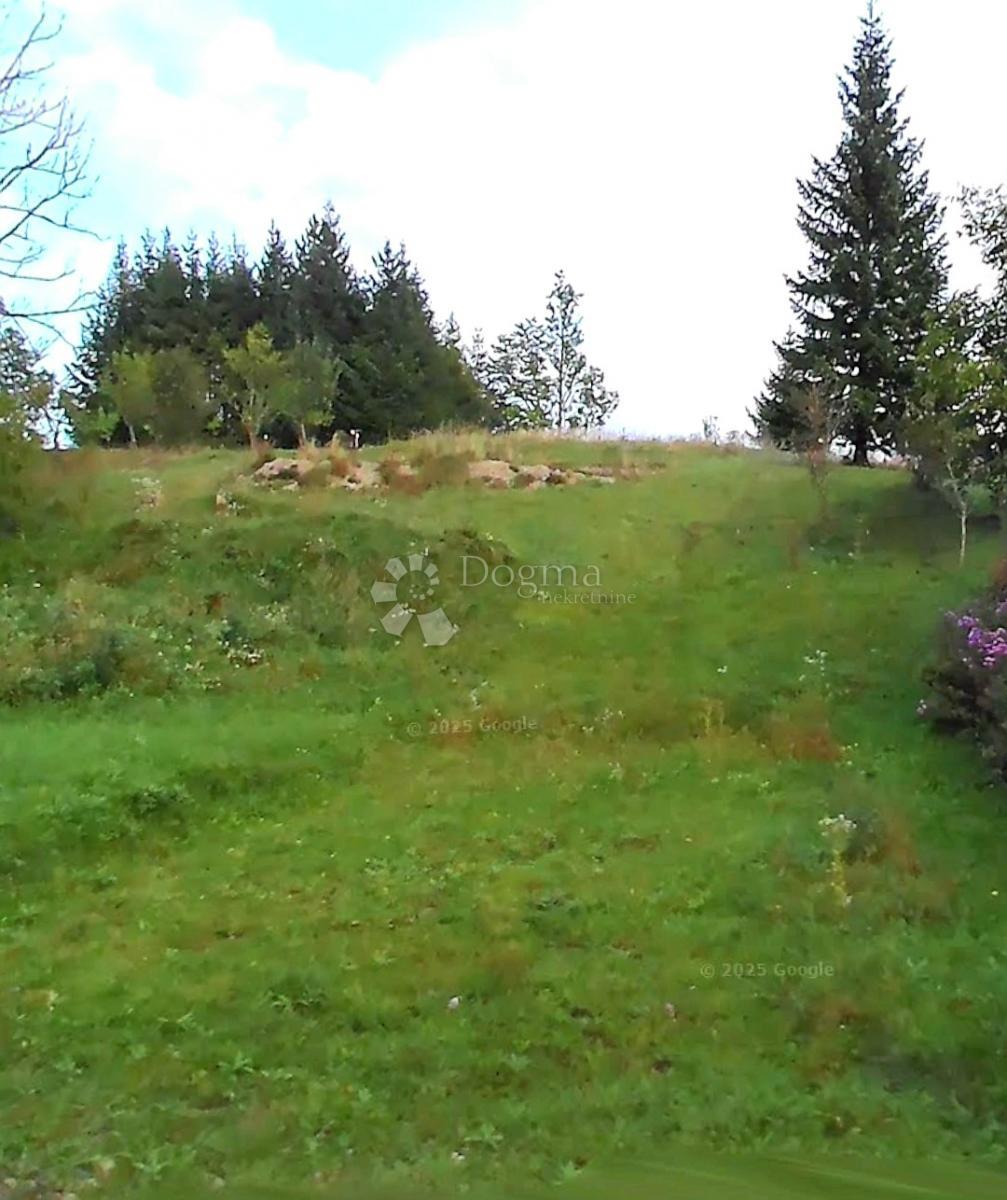 Zazidljivo zemljišče Vrata, Fužine, 683m2